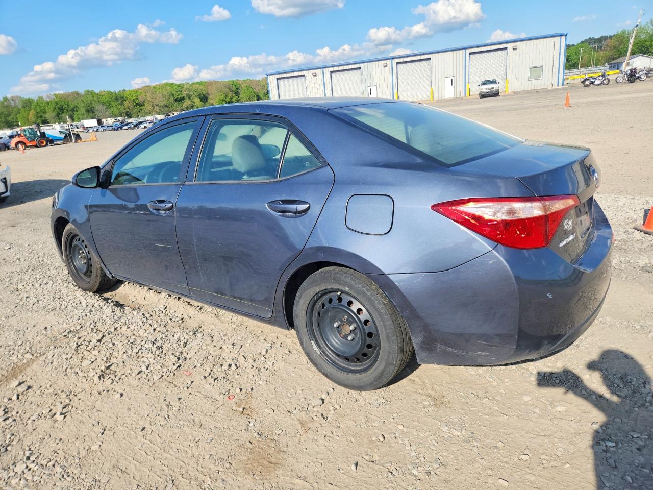 2019 TOYOTA COROLLA LE photo 3