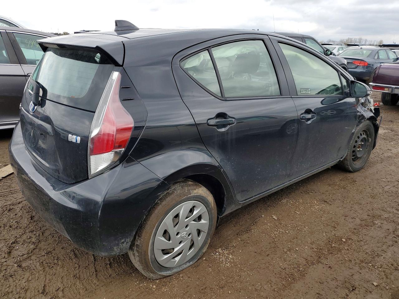 2016 TOYOTA PRIUS C TWO photo 7