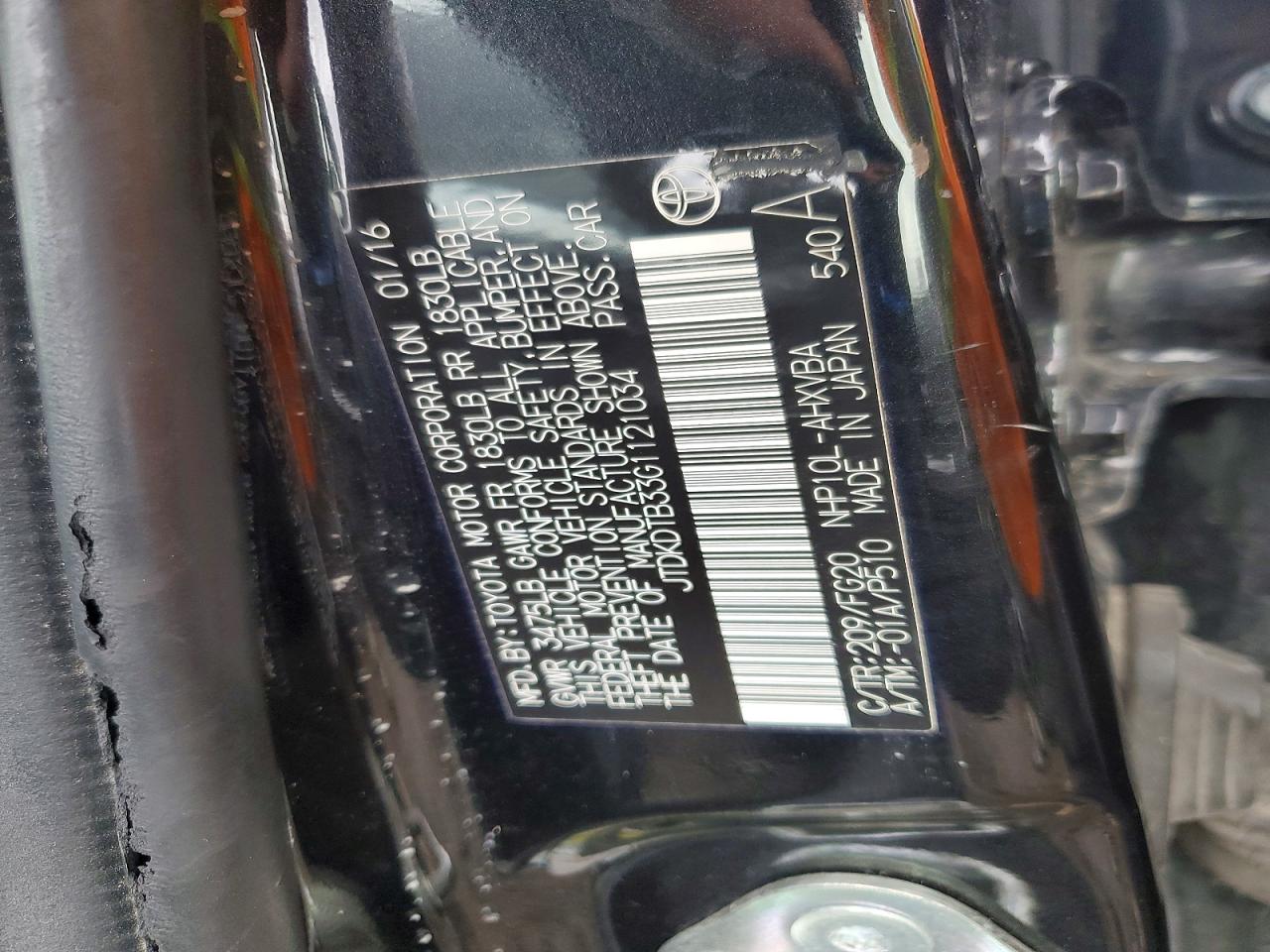 2016 TOYOTA PRIUS C TWO photo 34