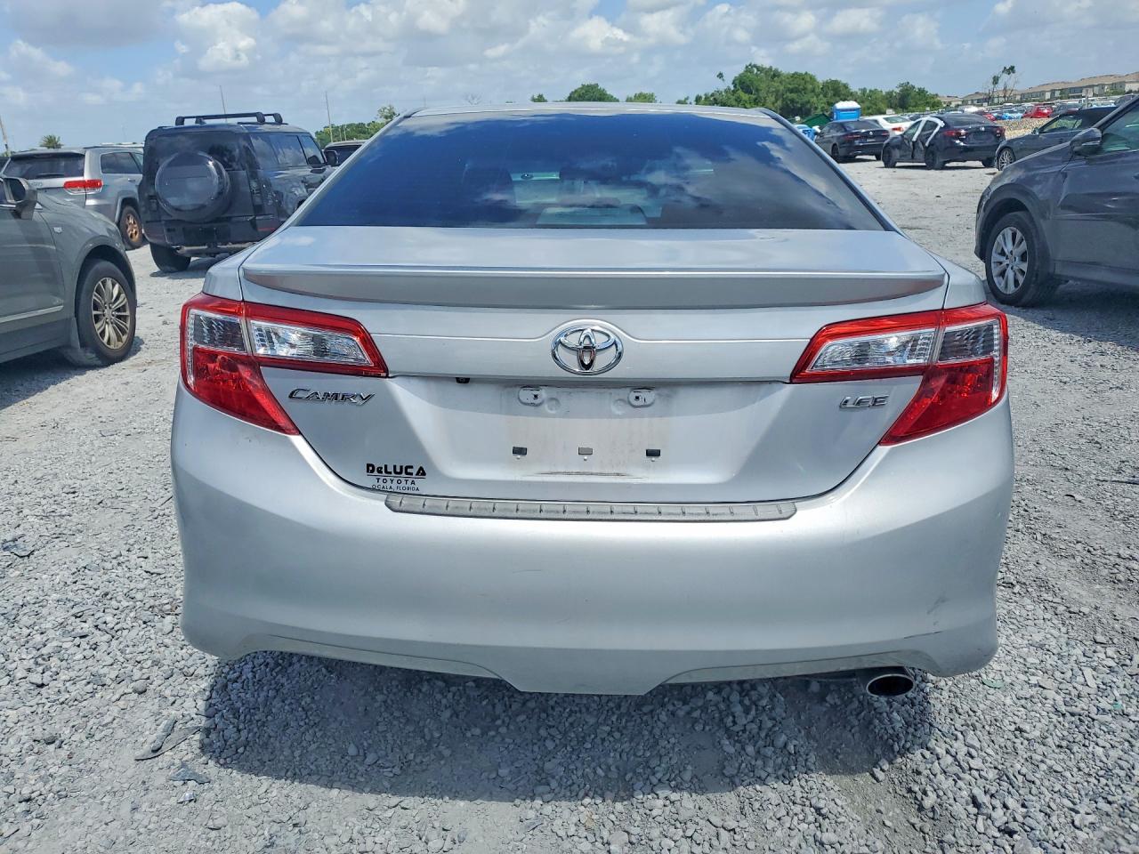 2014 TOYOTA CAMRY SE photo 16