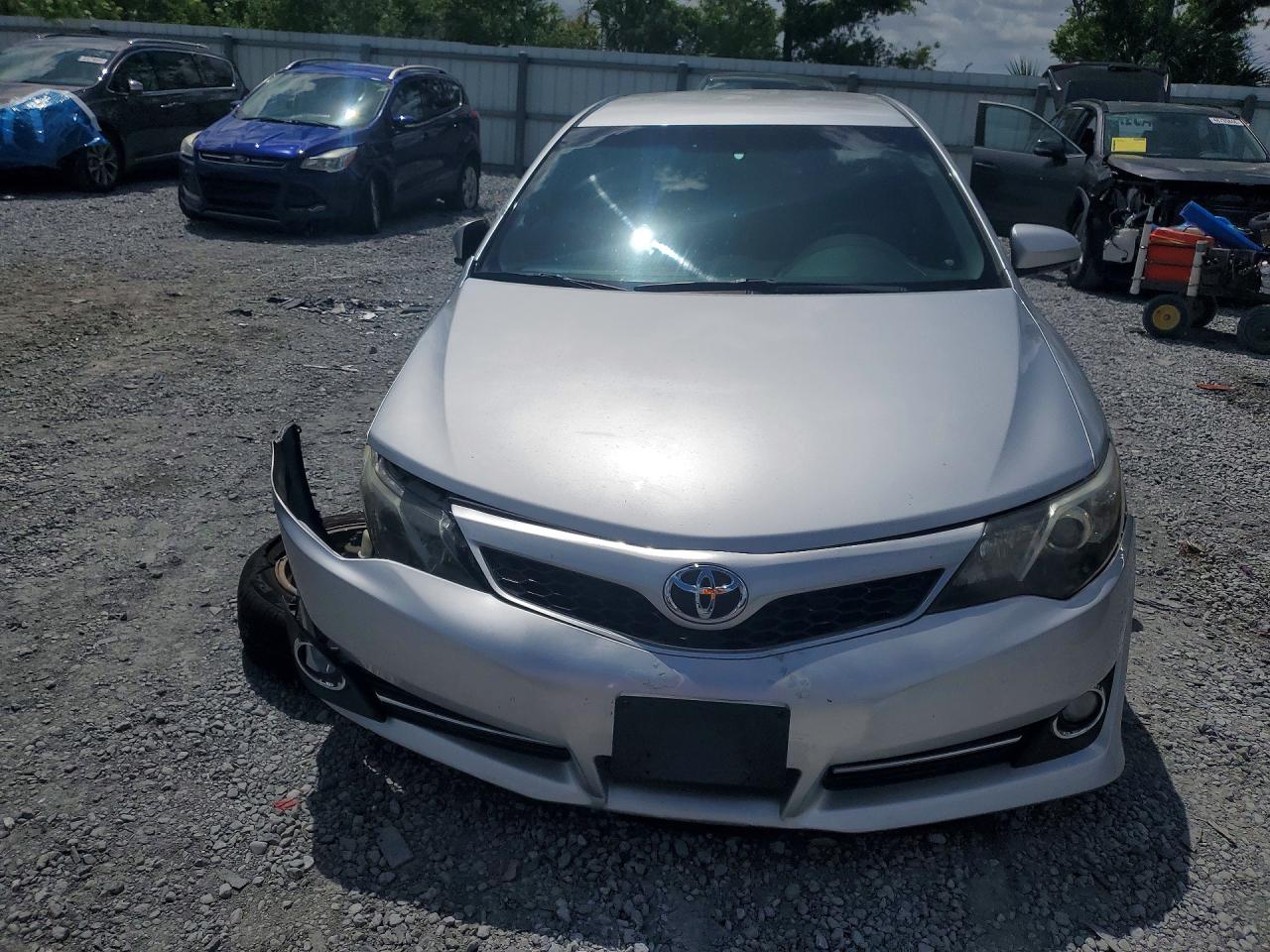 2014 TOYOTA CAMRY SE photo 13