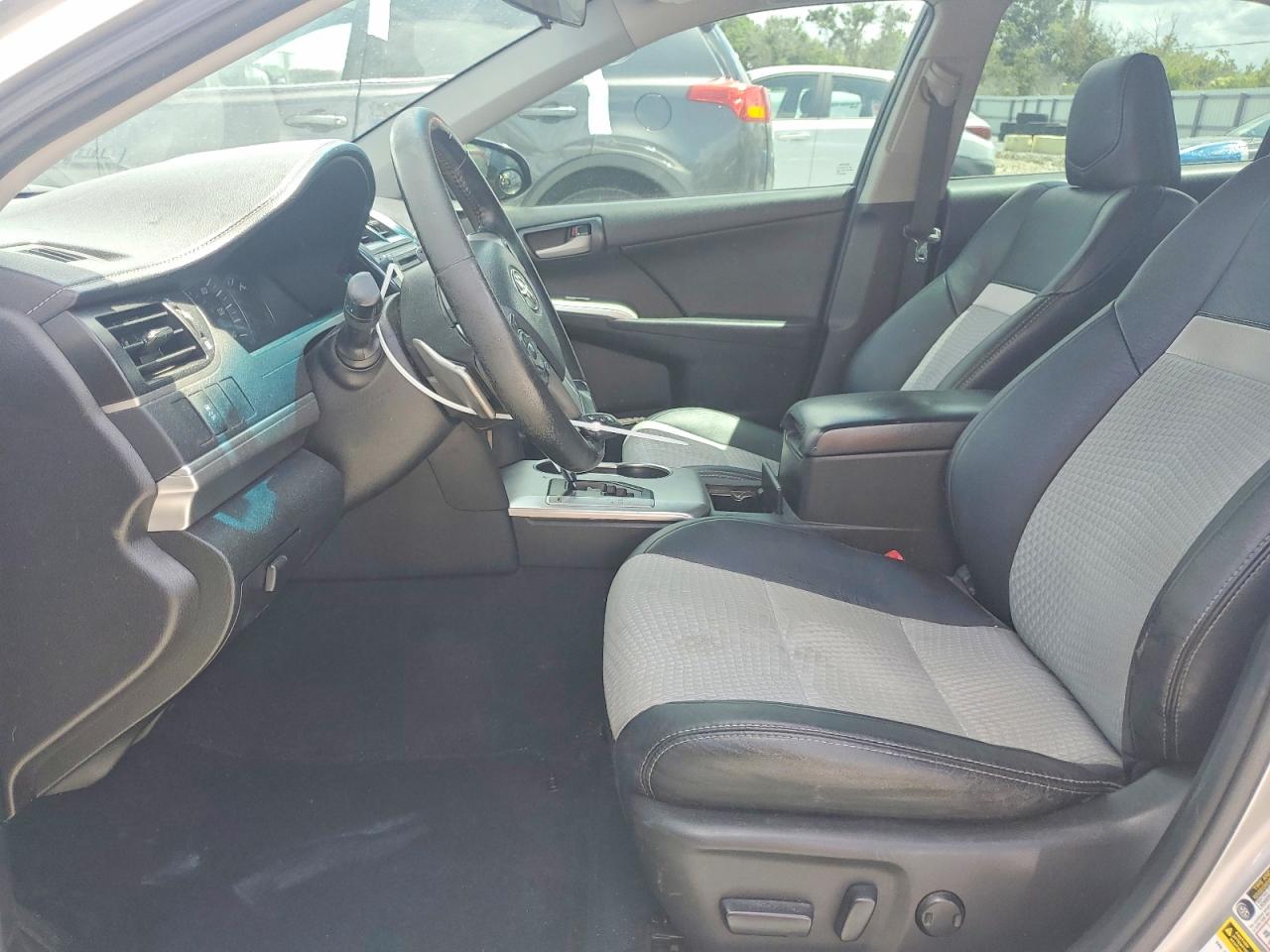 2014 TOYOTA CAMRY SE photo 19