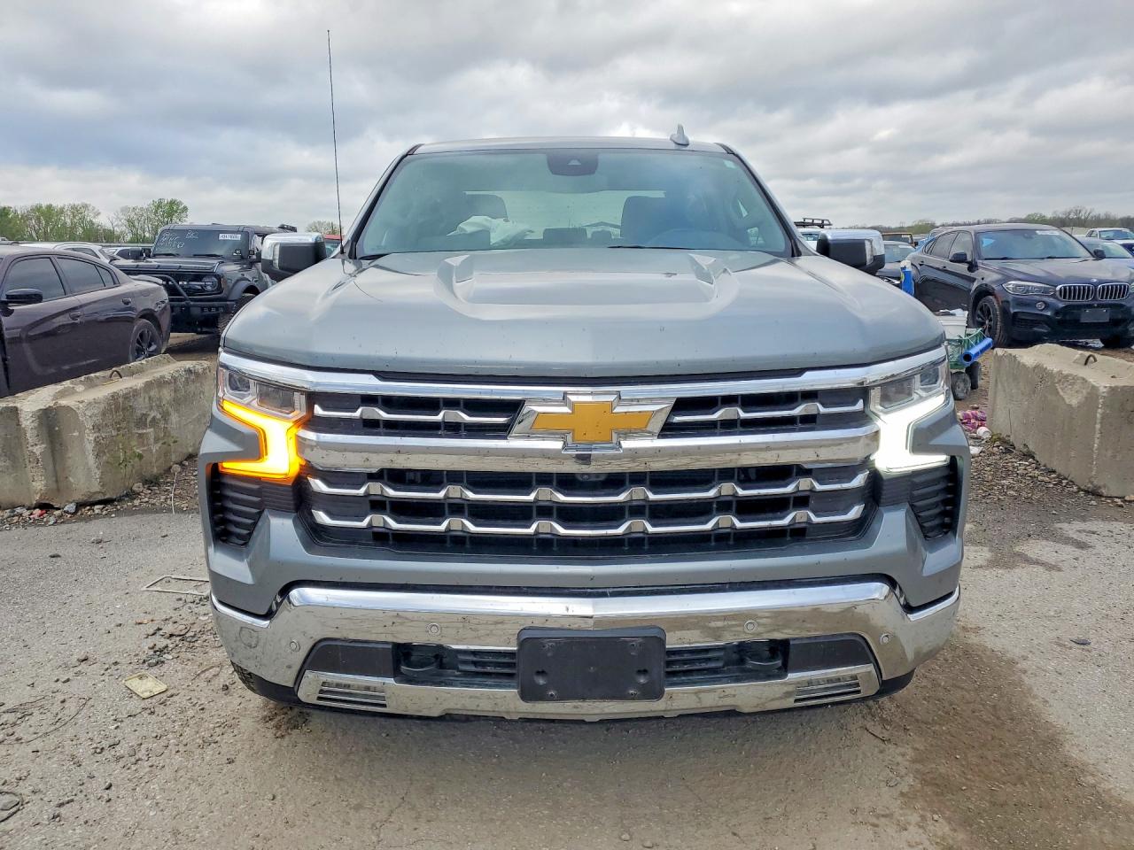 2024 CHEVROLET SILVERADO K1500 LTZ photo 9