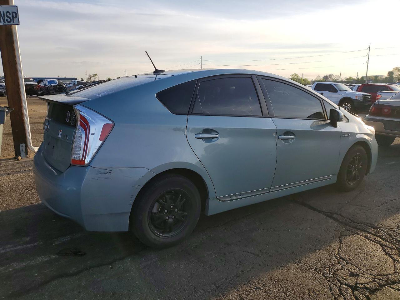 2013 TOYOTA PRIUS FOUR photo 5