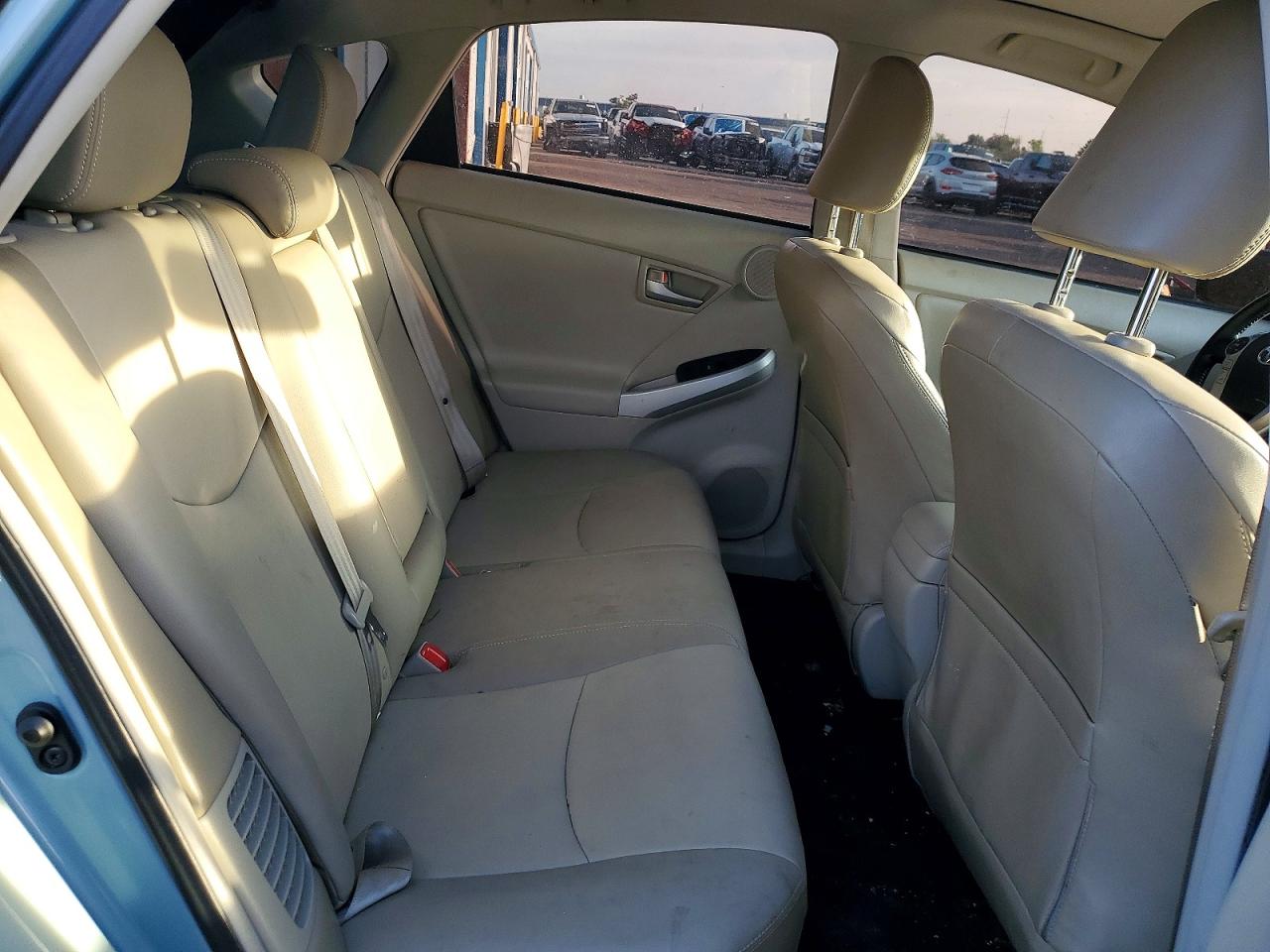 2013 TOYOTA PRIUS FOUR photo 19