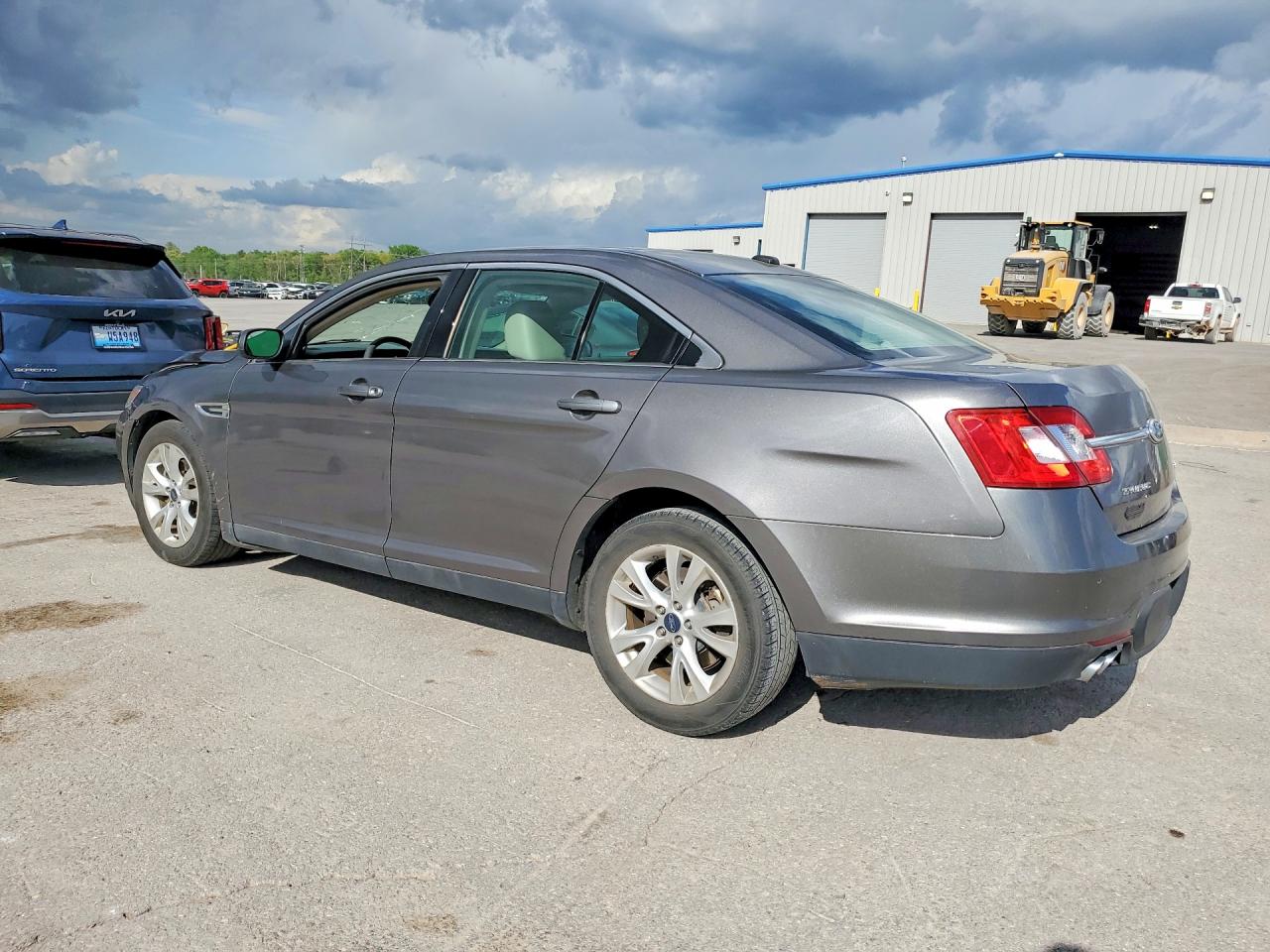 2011 FORD TAURUS SEL photo 2