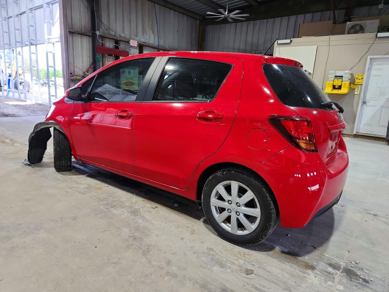 2015 TOYOTA YARIS 5-DOOR LE photo 4