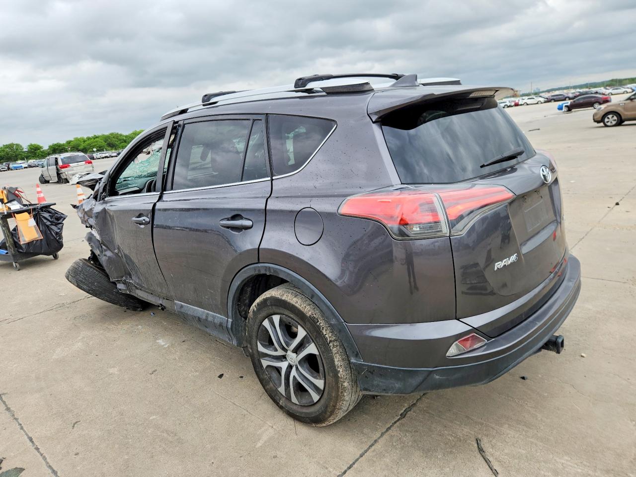 2016 TOYOTA RAV4 LE photo 3