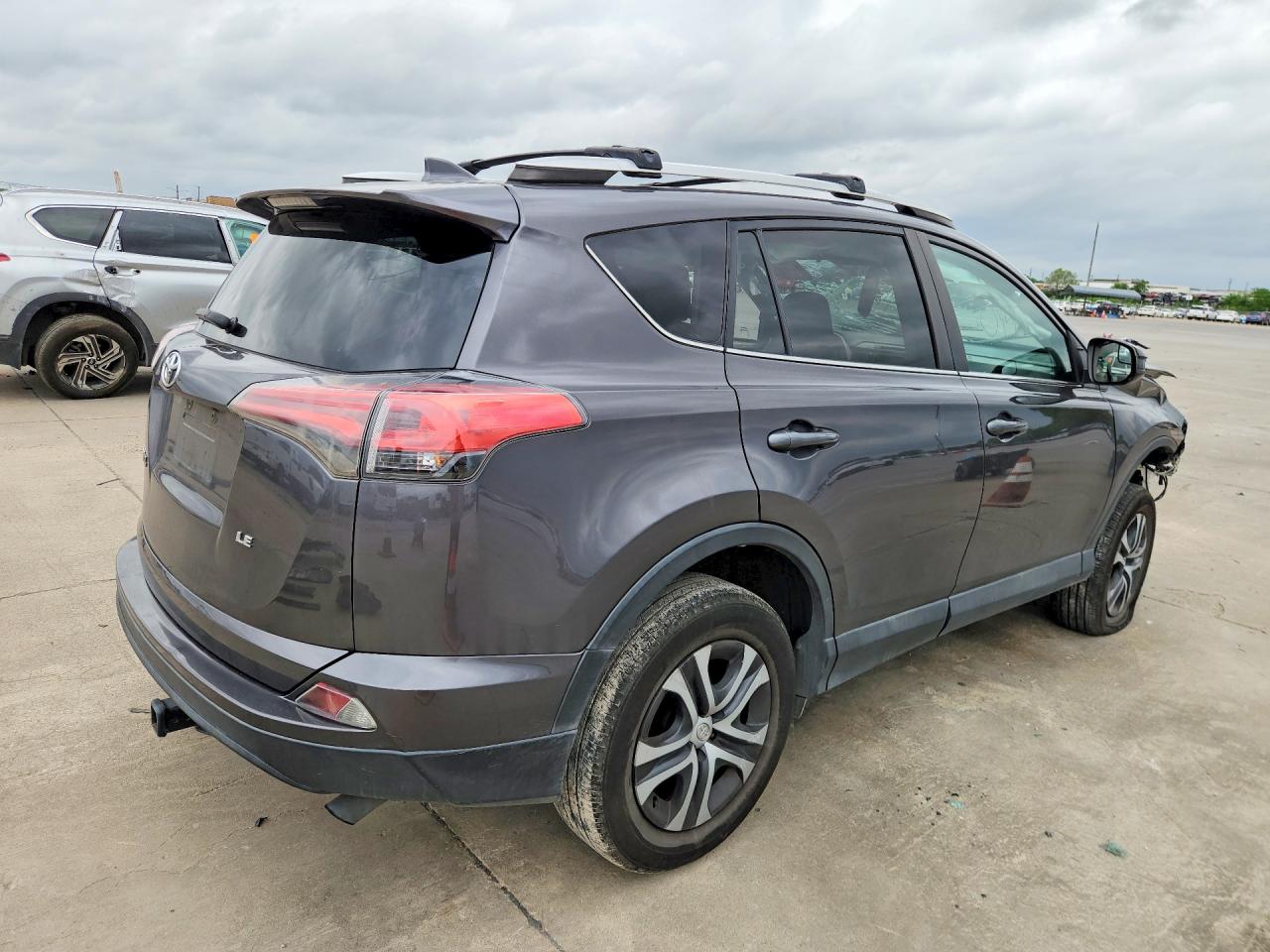 2016 TOYOTA RAV4 LE photo 5