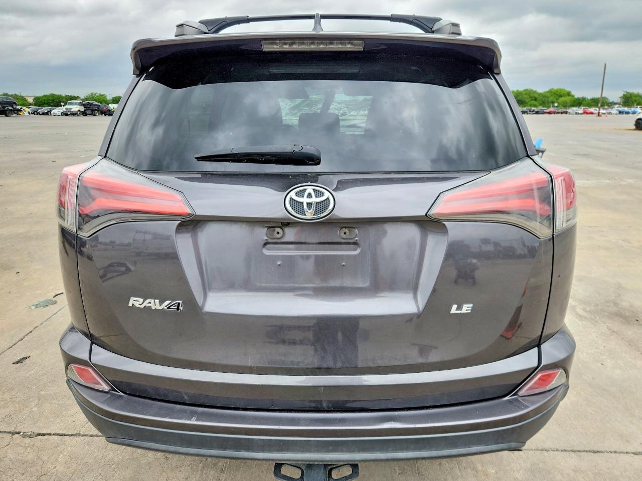 2016 TOYOTA RAV4 LE photo 11