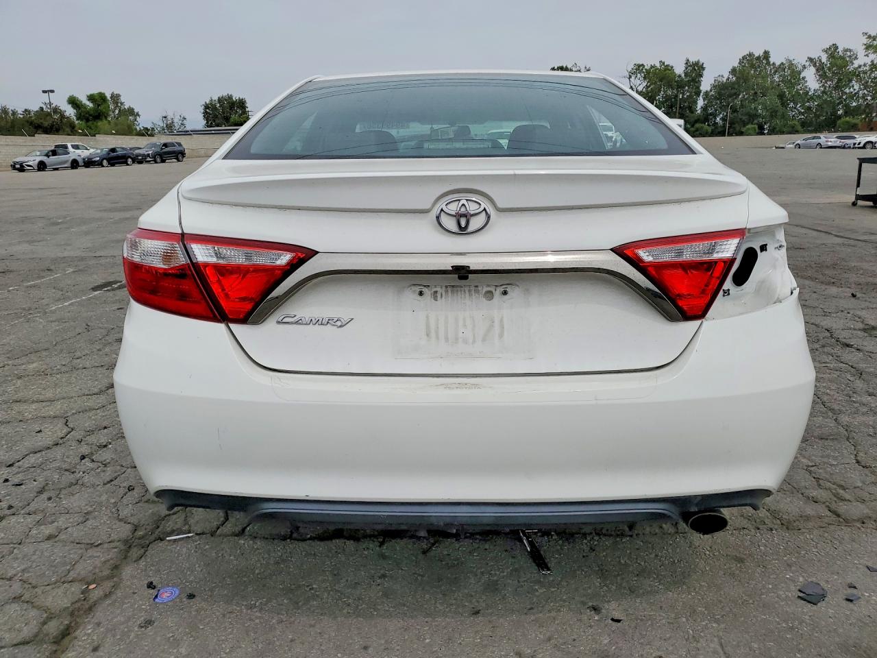 2016 TOYOTA CAMRY SE photo 11