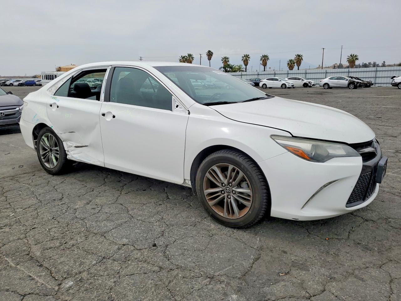 2016 TOYOTA CAMRY SE photo 7