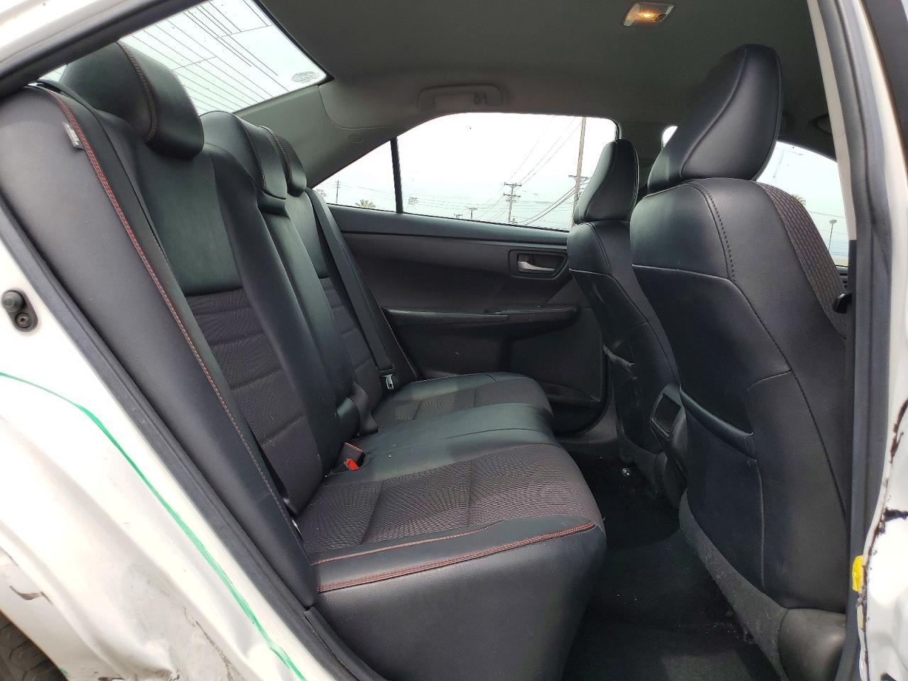 2016 TOYOTA CAMRY SE photo 19