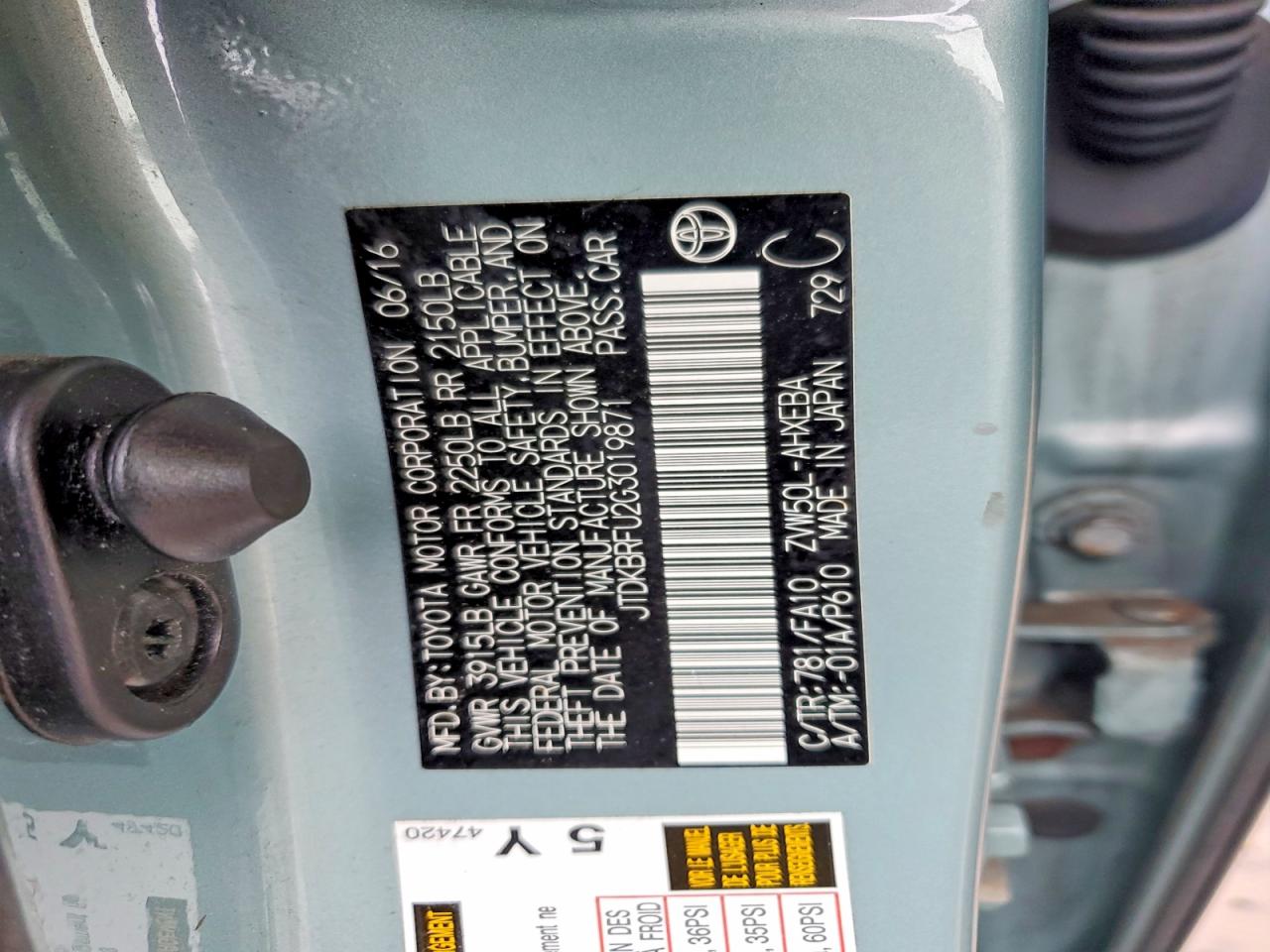 2016 TOYOTA PRIUS TWO photo 25