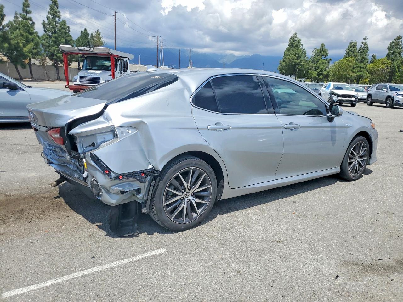 2021 TOYOTA CAMRY XLE photo 7