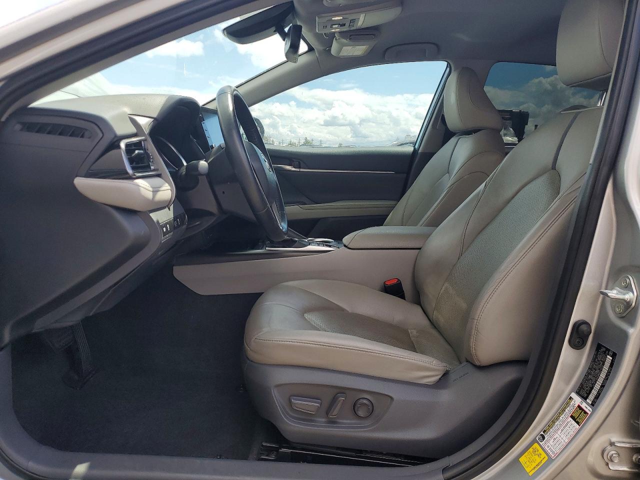 2021 TOYOTA CAMRY XLE photo 19