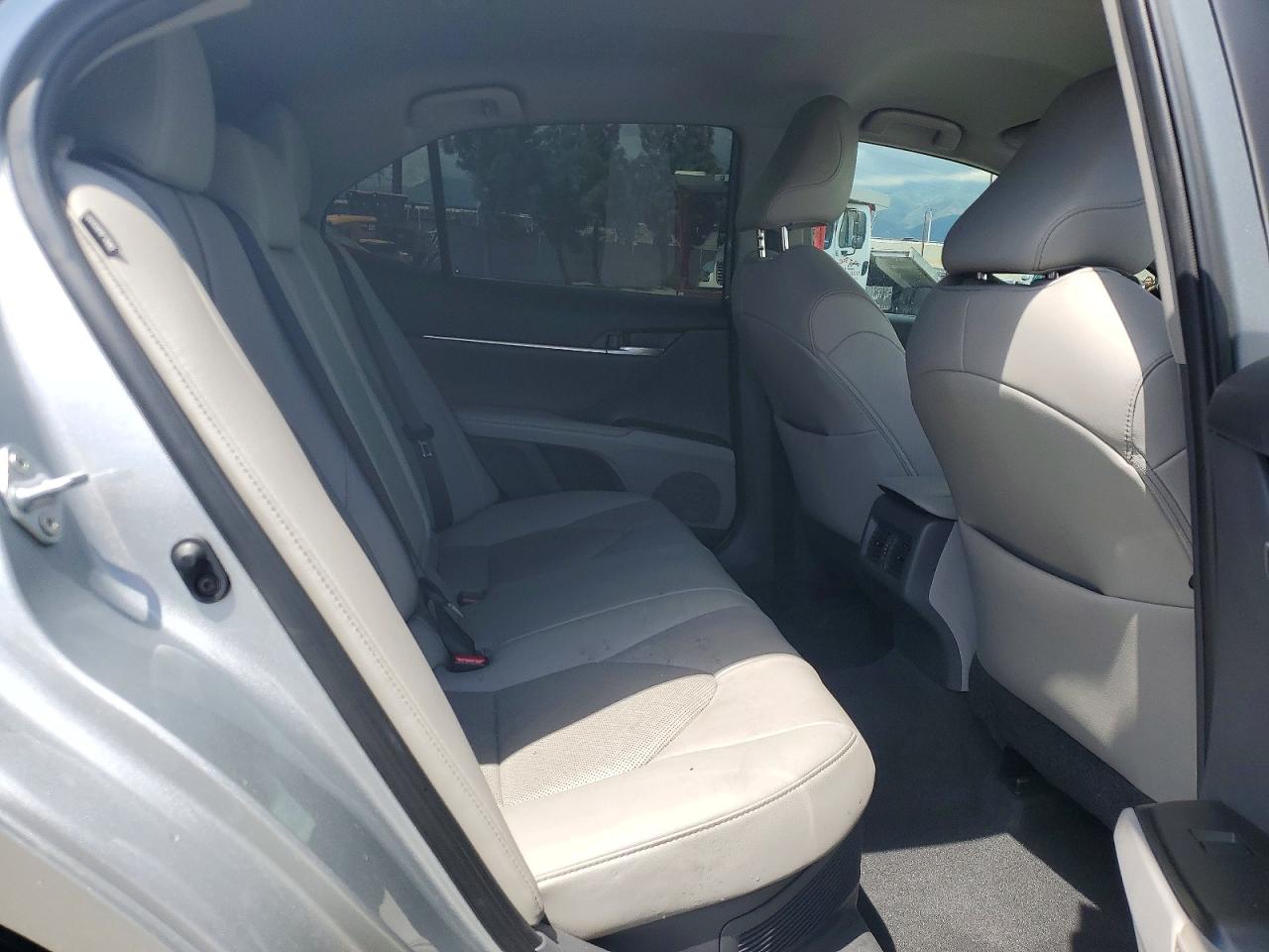 2021 TOYOTA CAMRY XLE photo 28