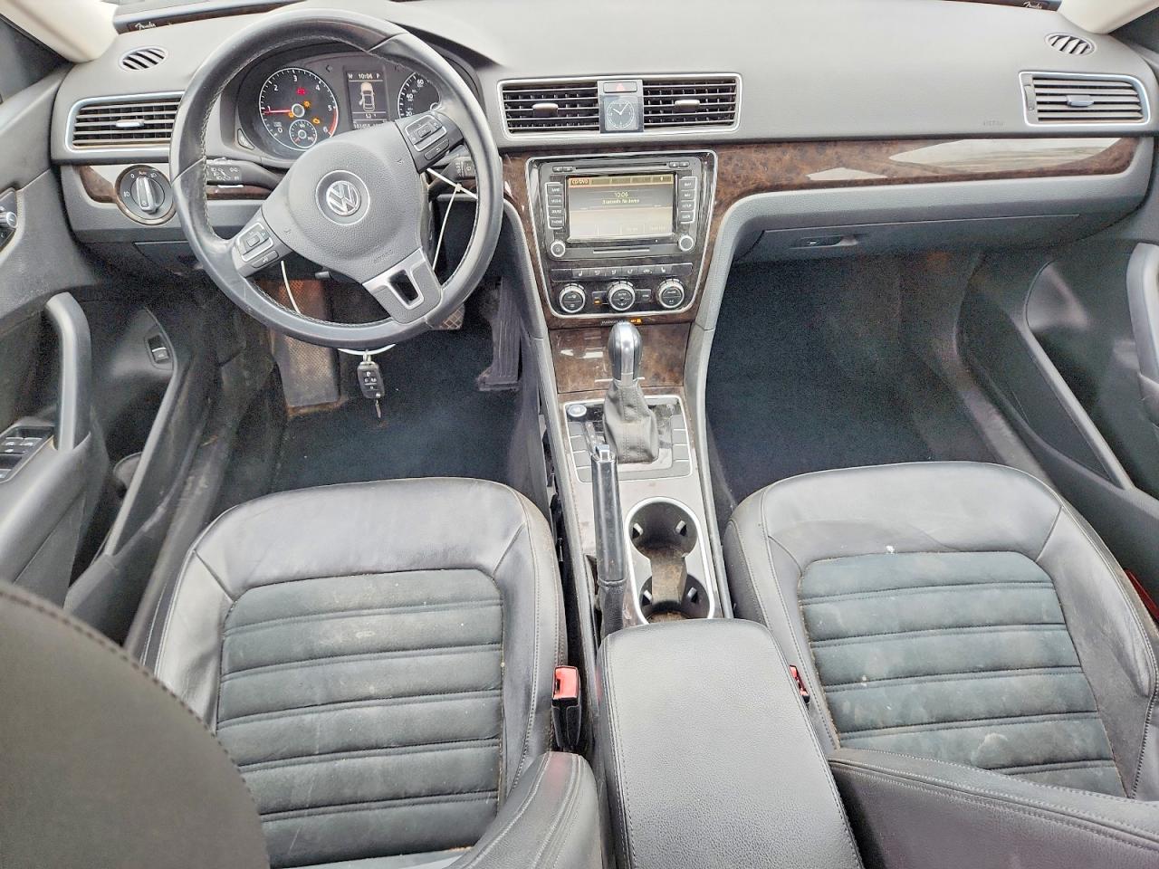 2014 VOLKSWAGEN PASSAT SEL photo 15