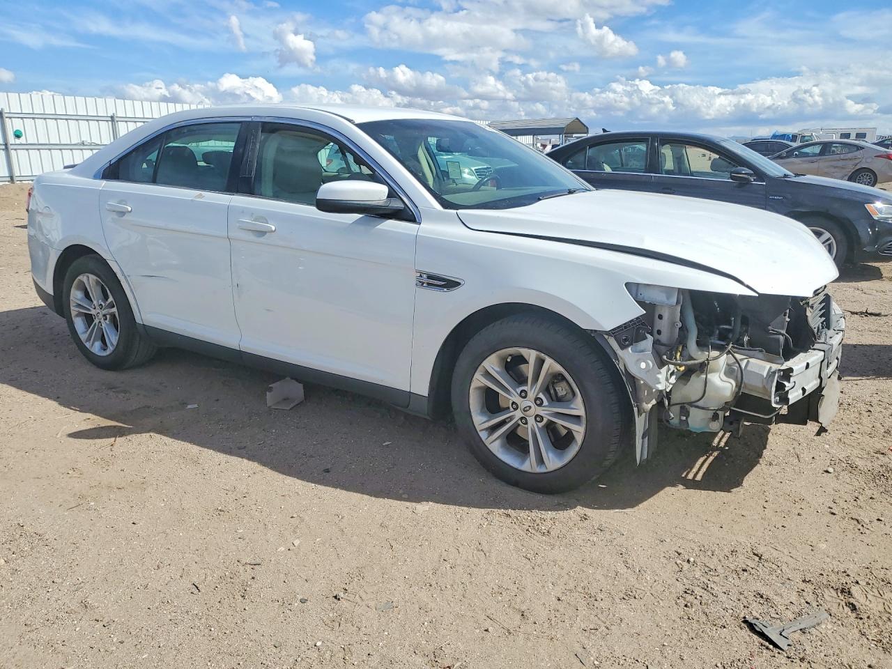 2016 FORD TAURUS SEL photo 4