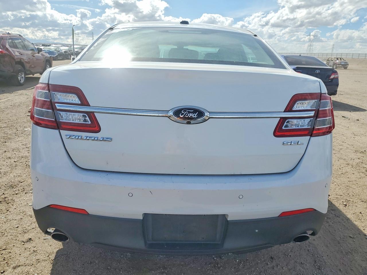2016 FORD TAURUS SEL photo 6