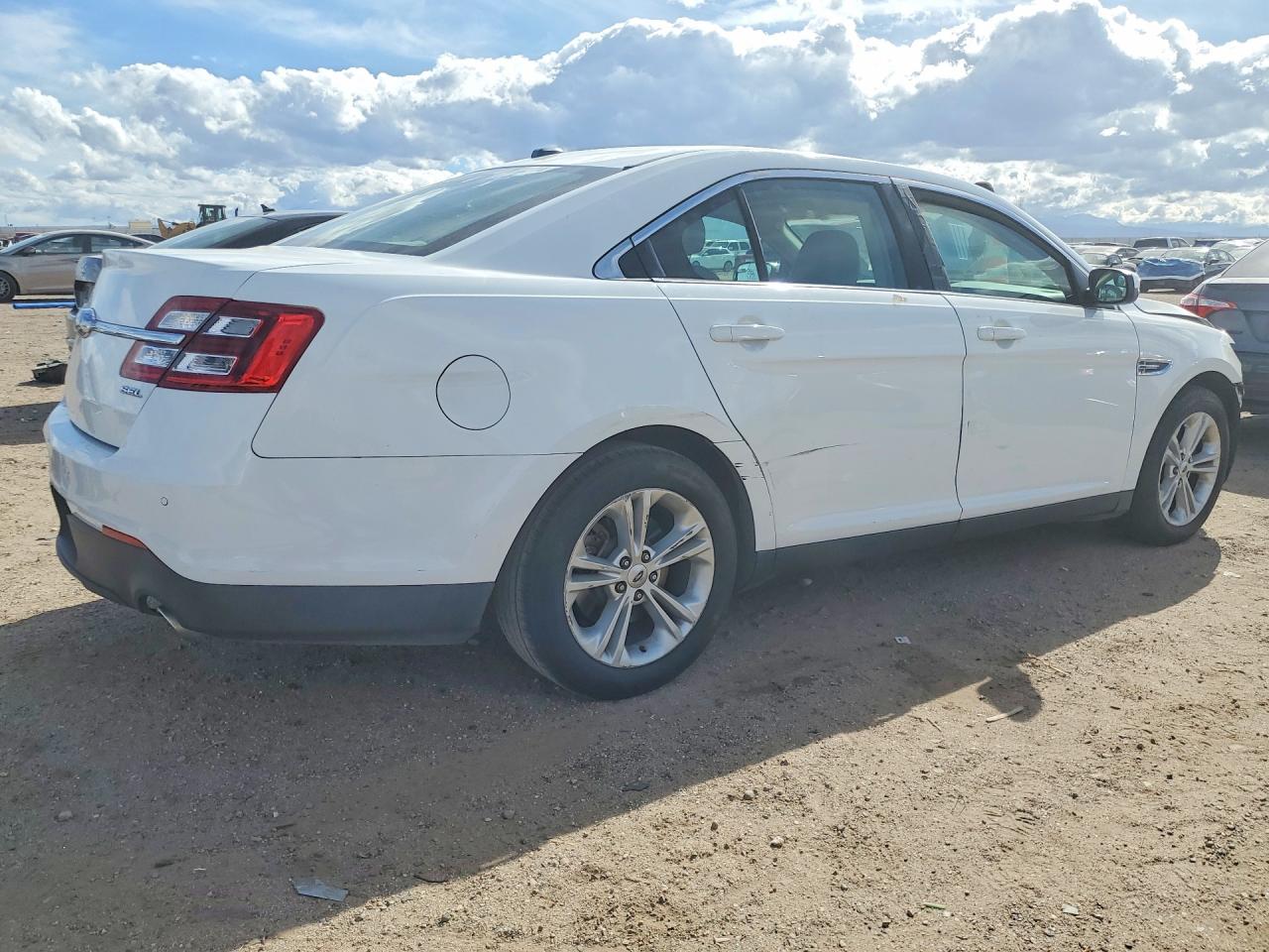 2016 FORD TAURUS SEL photo 3
