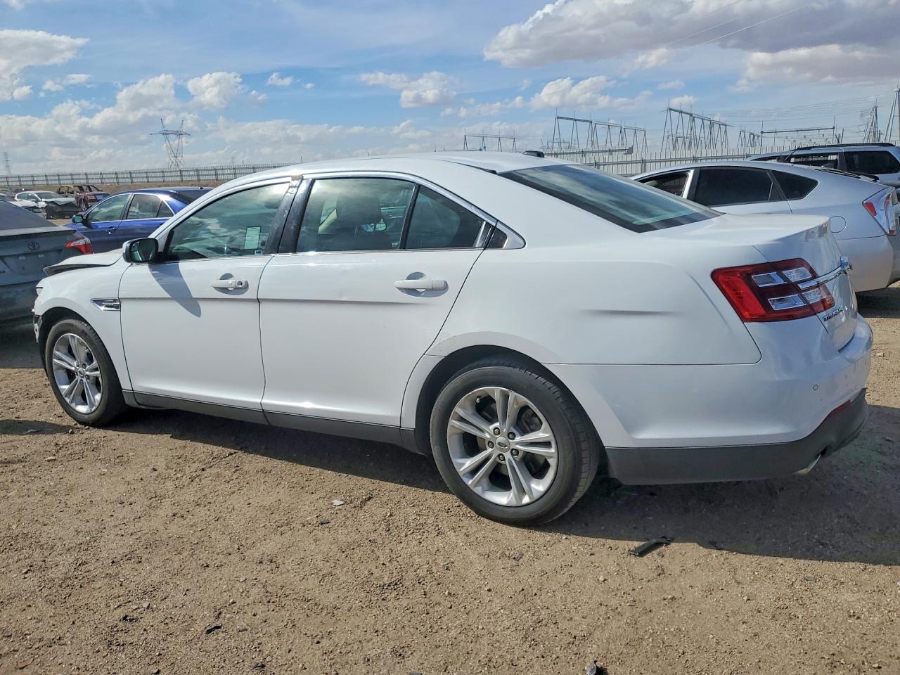 2016 FORD TAURUS SEL photo 2