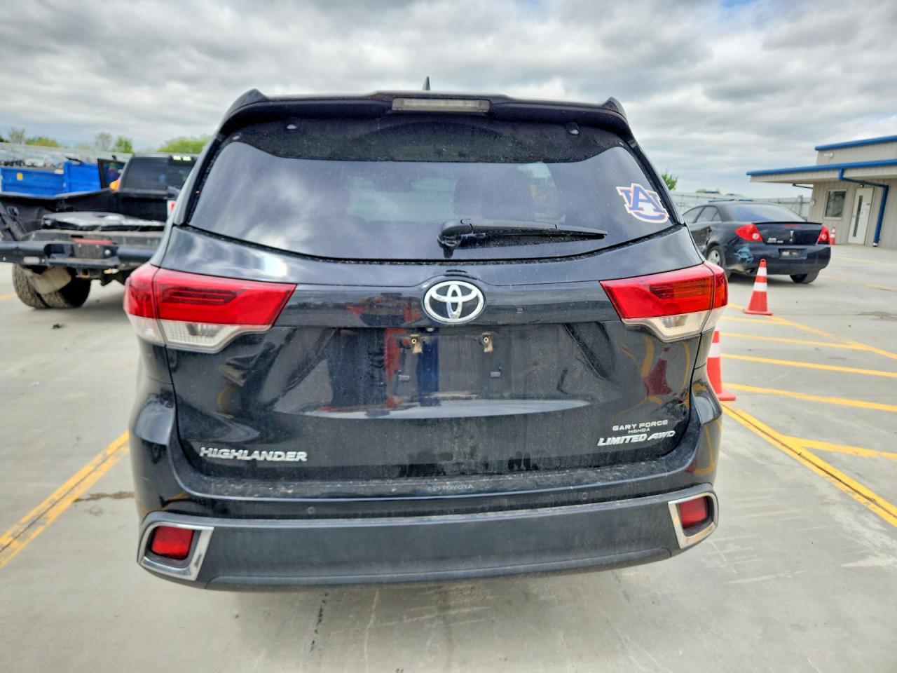 2017 TOYOTA HIGHLANDER LIMITED PLATINUM photo 11