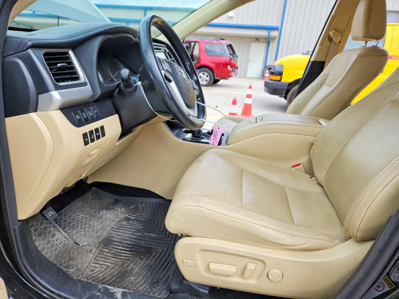 2017 TOYOTA HIGHLANDER LIMITED PLATINUM photo 13