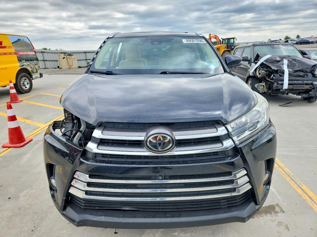 2017 TOYOTA HIGHLANDER LIMITED PLATINUM photo 9