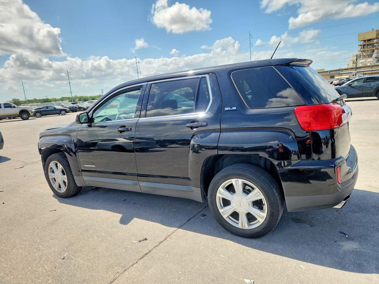 2017 GMC TERRAIN SLE photo 3