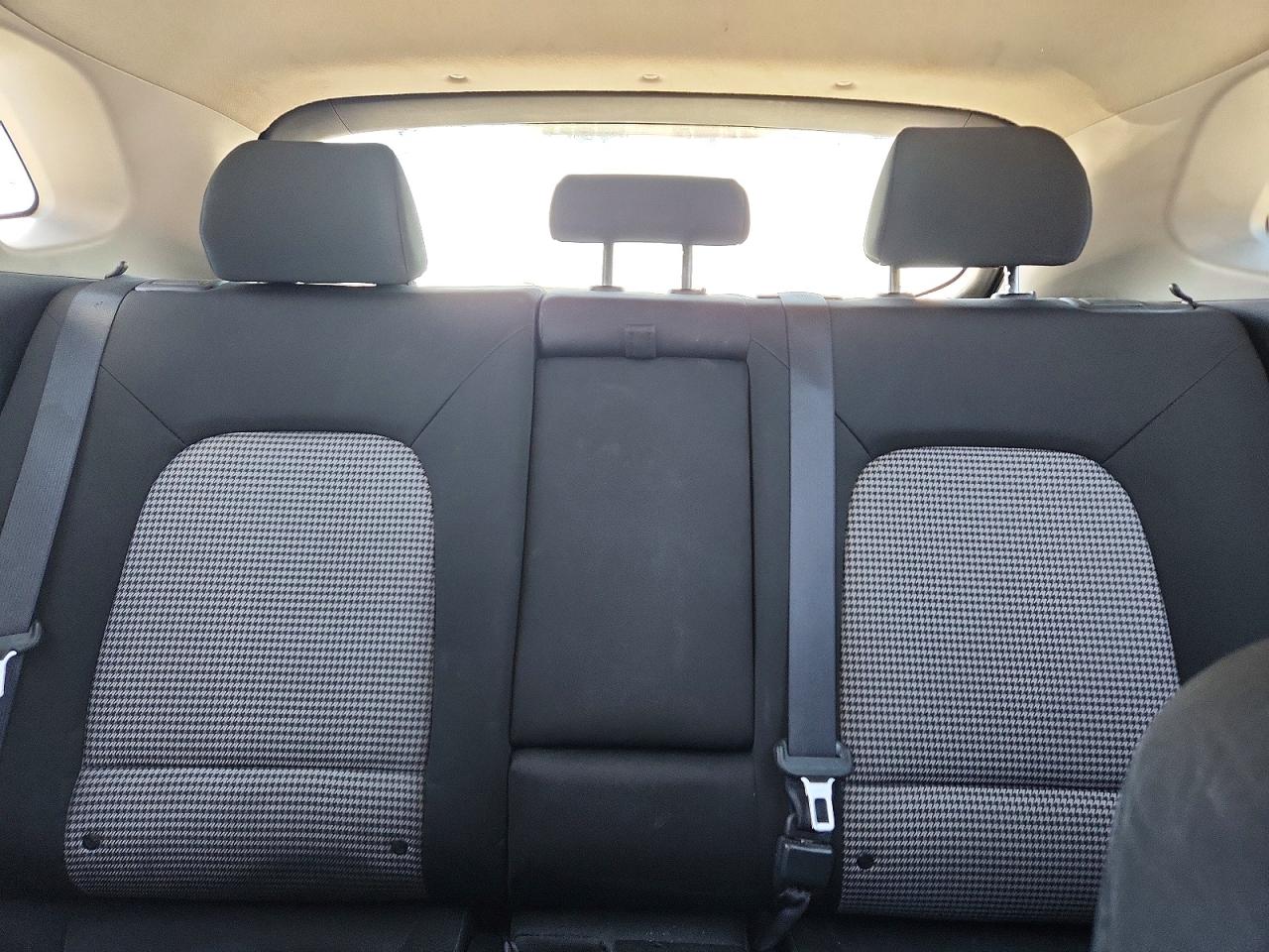 2020 HYUNDAI KONA SE photo 19