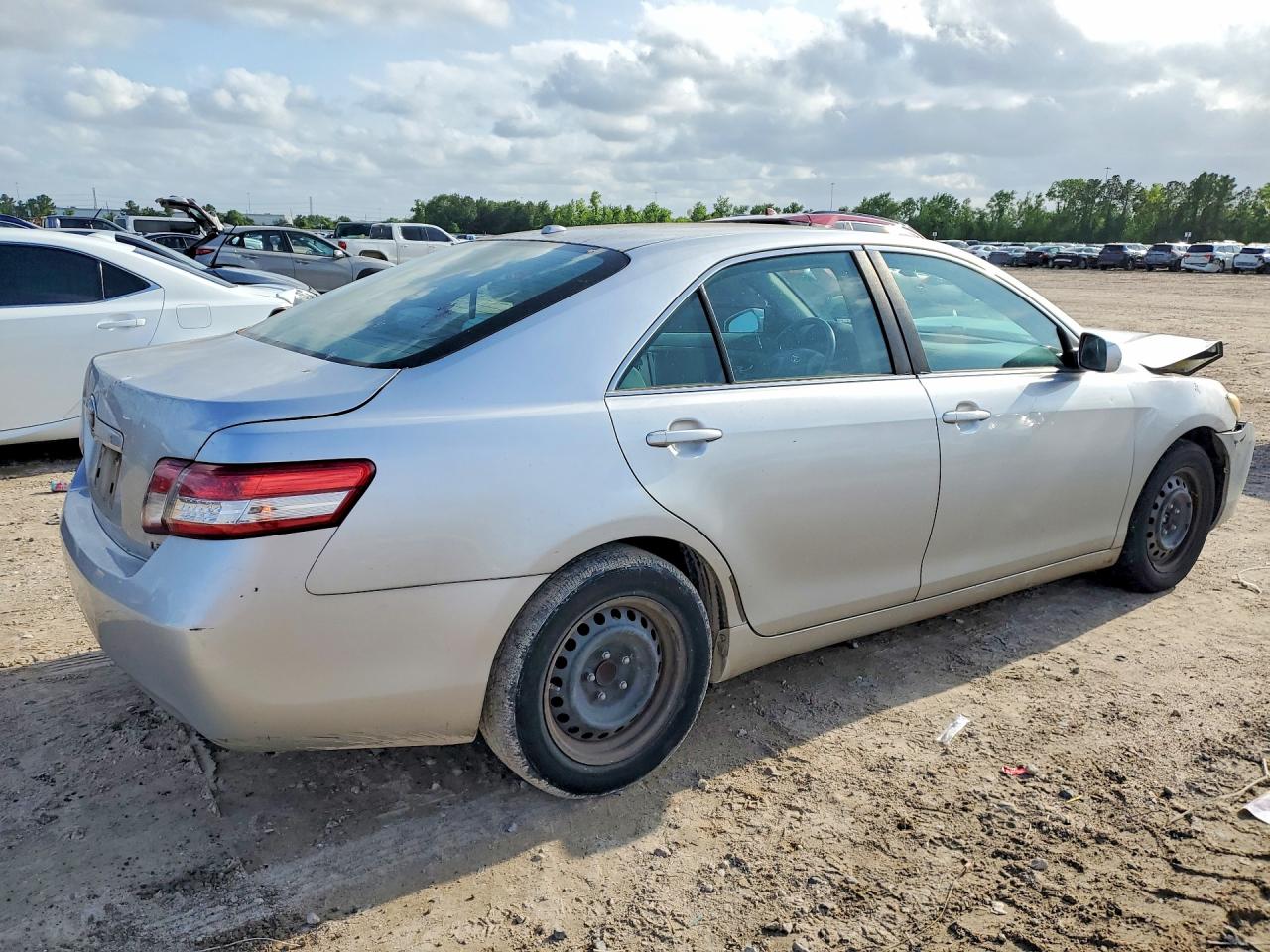 2010 TOYOTA CAMRY LE photo 7