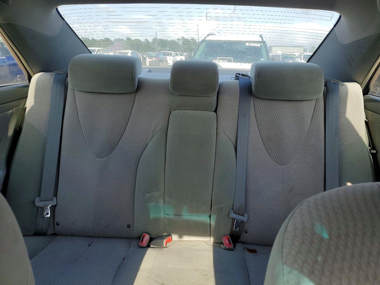 2010 TOYOTA CAMRY LE photo 28