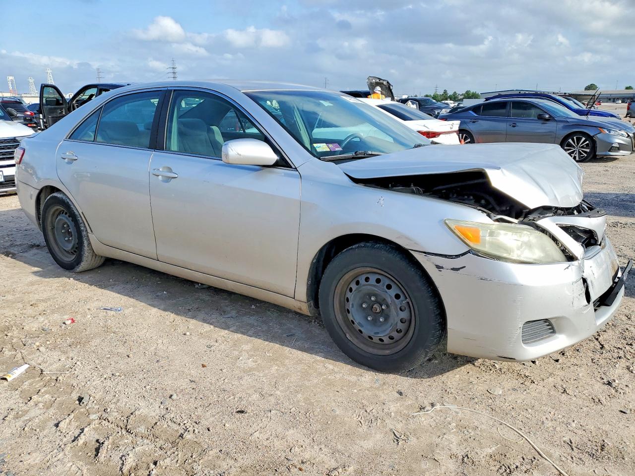 2010 TOYOTA CAMRY LE photo 10
