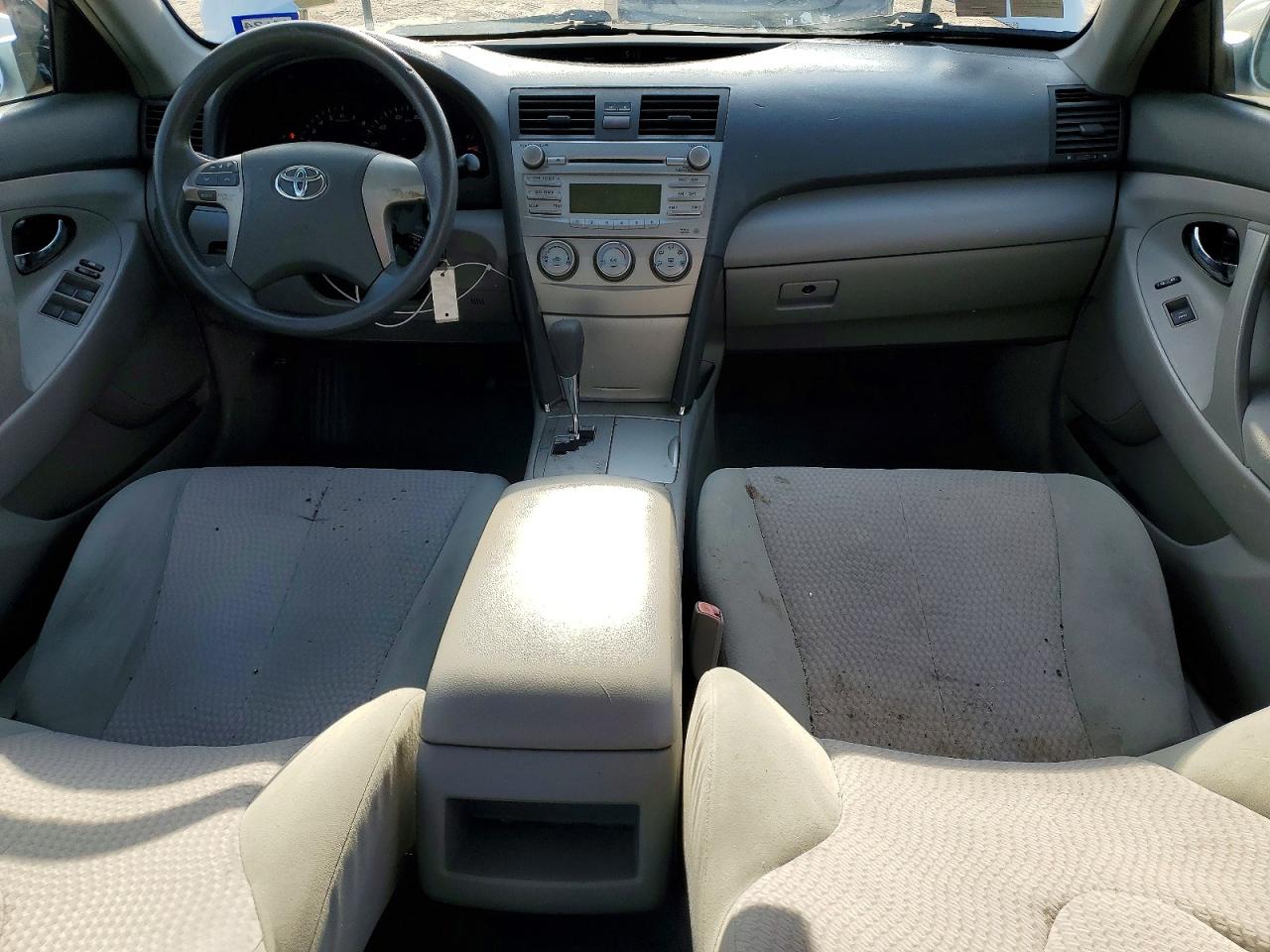 2010 TOYOTA CAMRY LE photo 22