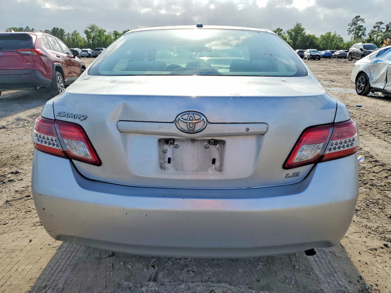 2010 TOYOTA CAMRY LE photo 16