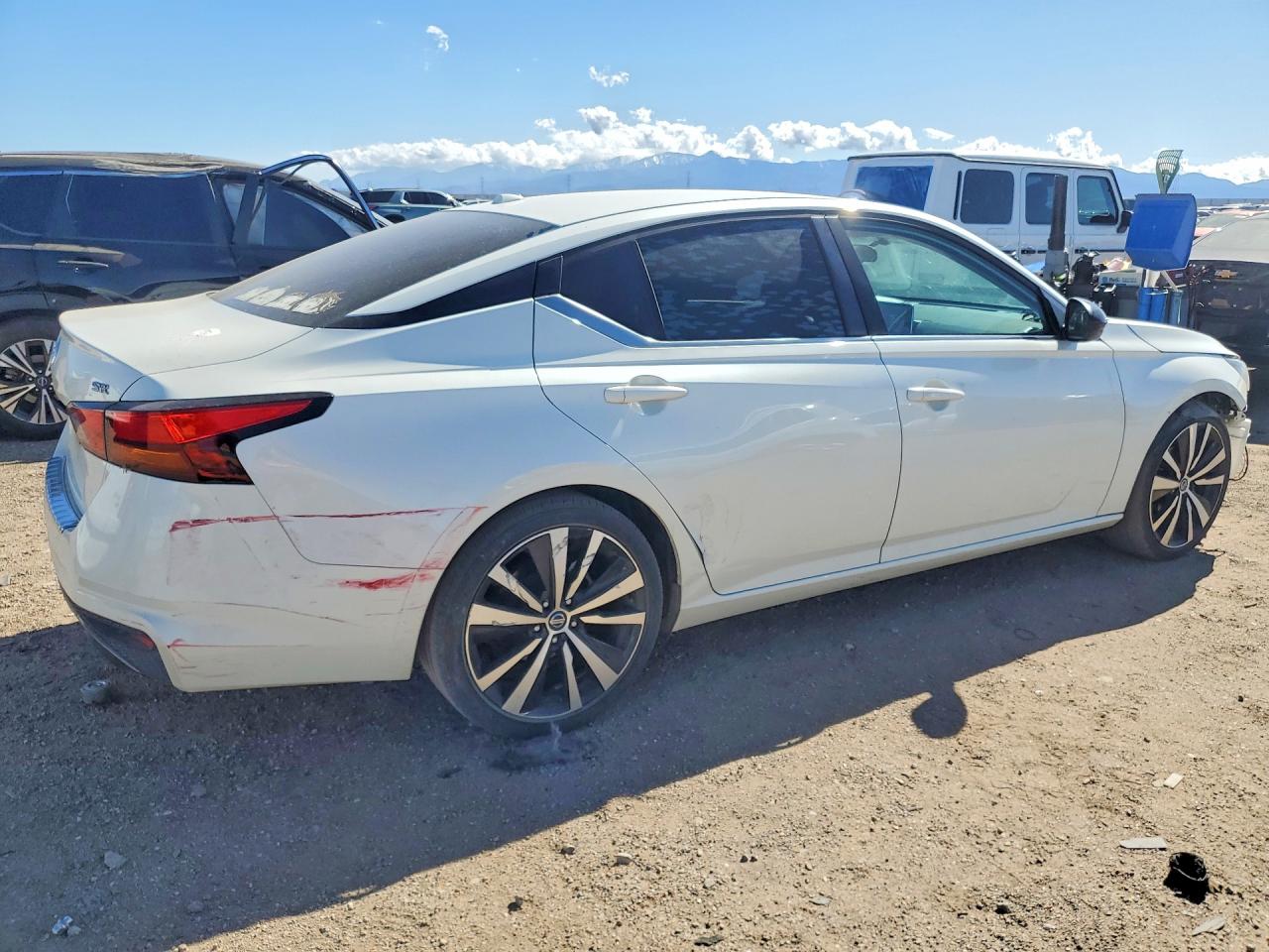 2019 NISSAN ALTIMA SR photo 3