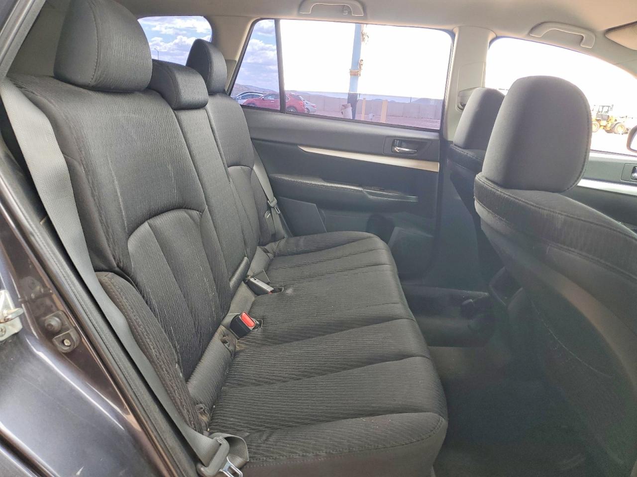 2010 SUBARU OUTBACK photo 19