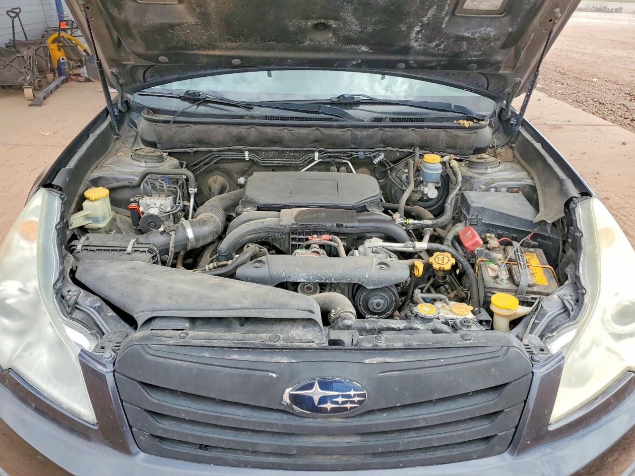 2010 SUBARU OUTBACK photo 21