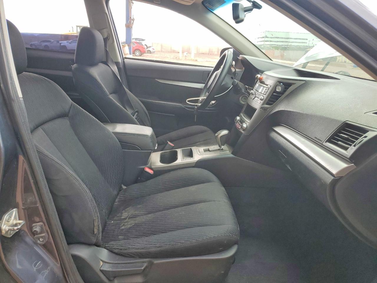 2010 SUBARU OUTBACK photo 13
