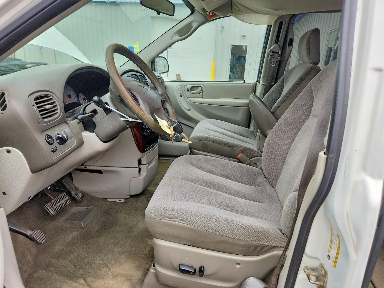 2006 CHRYSLER TOWN & COUNTRY LX photo 13
