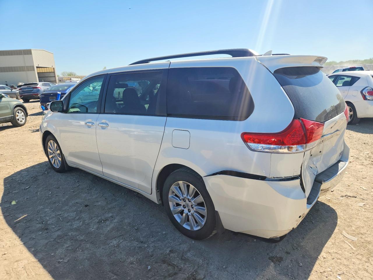 2014 TOYOTA SIENNA LIMITED 7-PASSENGER photo 4