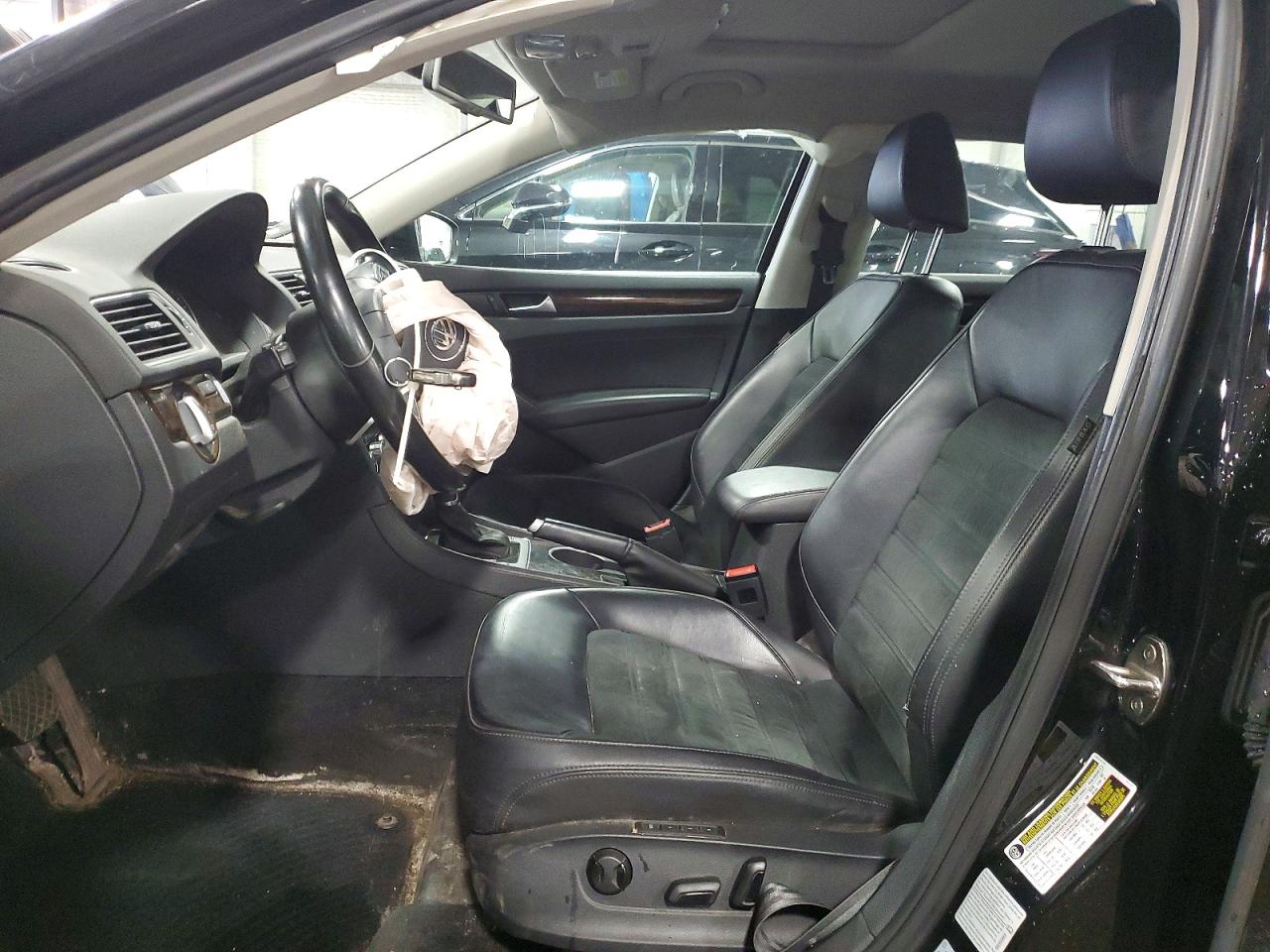 2015 VOLKSWAGEN PASSAT SEL photo 13