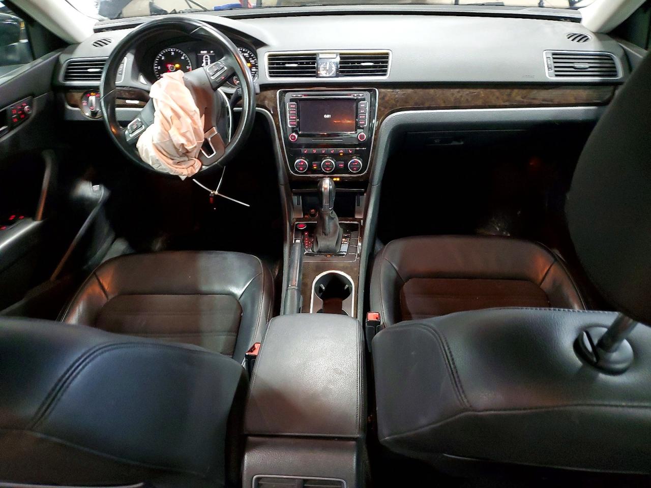 2015 VOLKSWAGEN PASSAT SEL photo 15