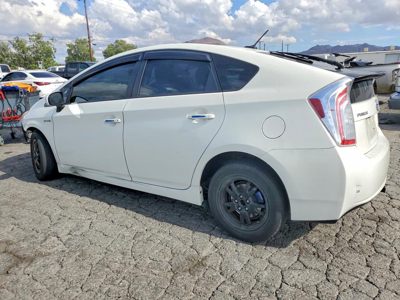 2013 TOYOTA PRIUS THREE photo 2