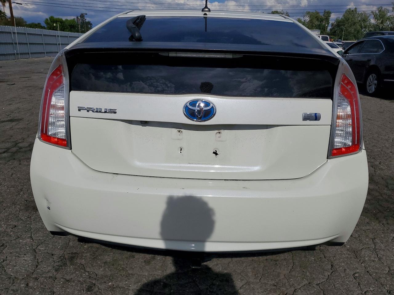 2013 TOYOTA PRIUS THREE photo 6