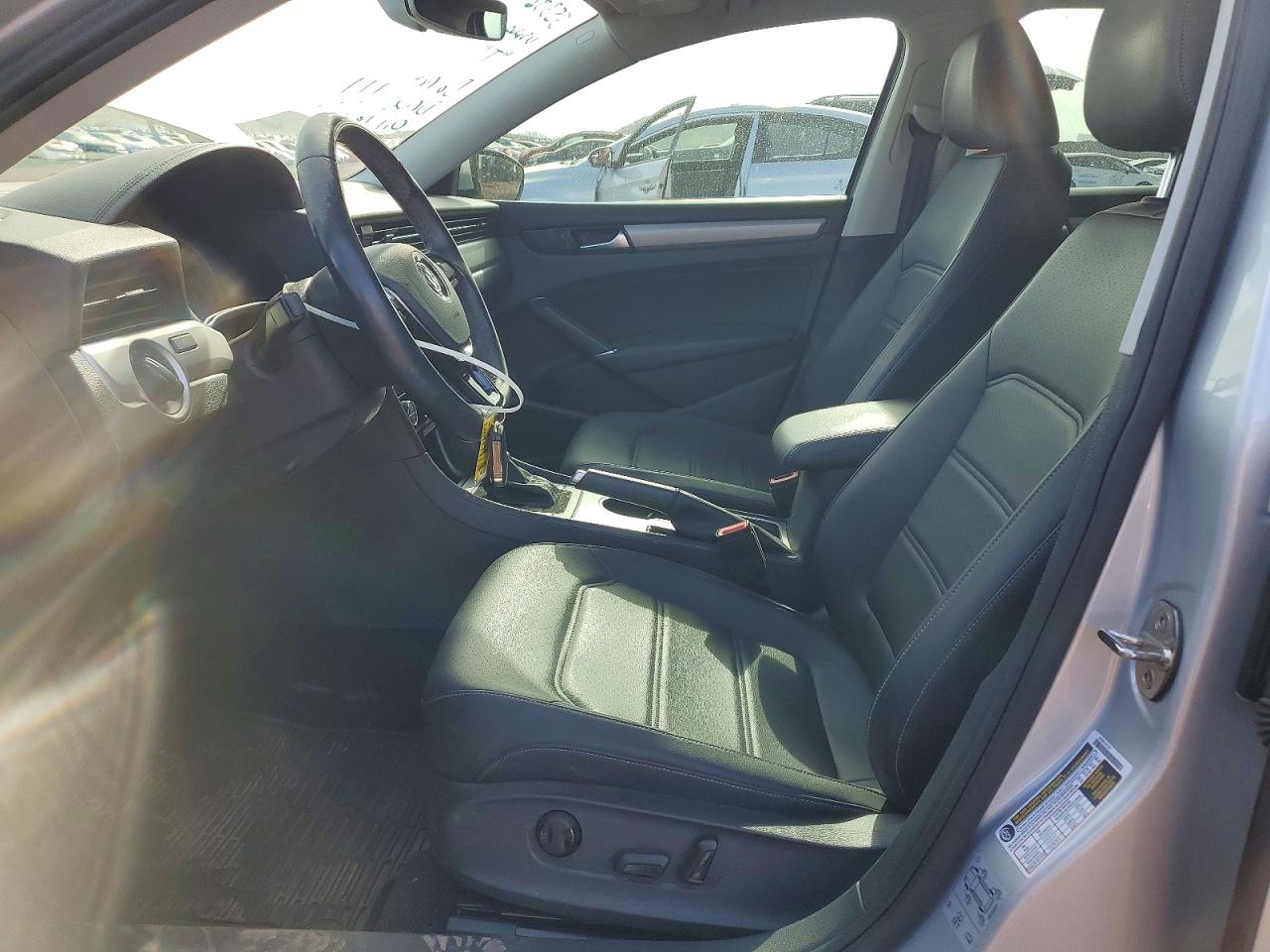 2020 VOLKSWAGEN PASSAT SE photo 19