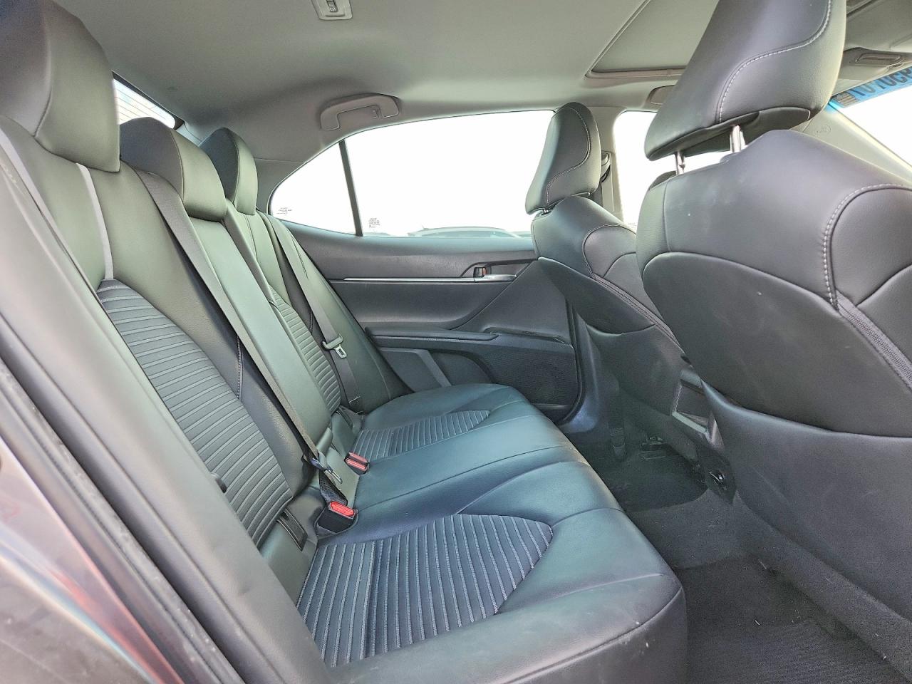 2018 TOYOTA CAMRY SE photo 19