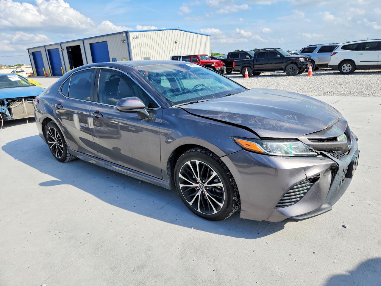 2018 TOYOTA CAMRY SE photo 7
