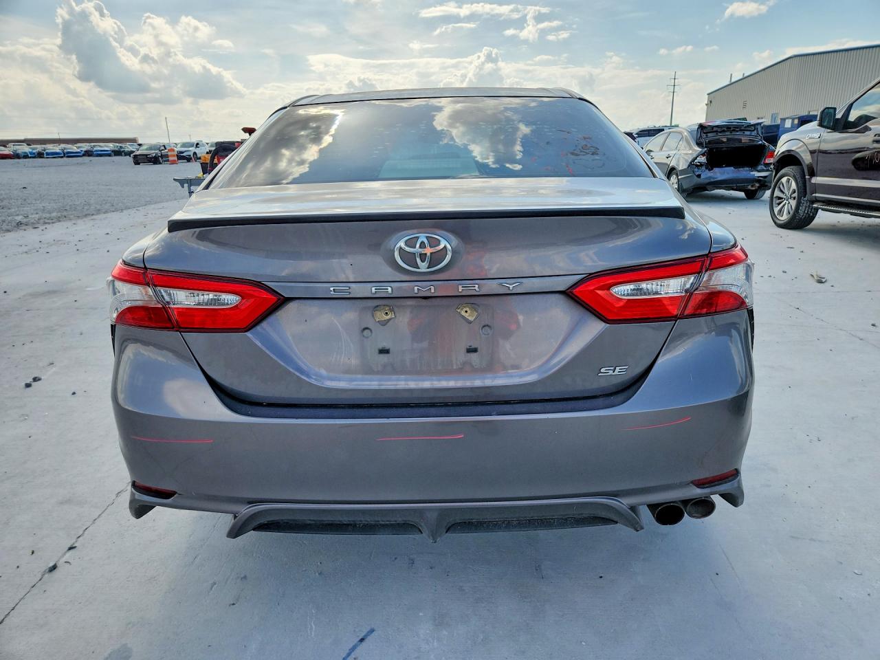 2018 TOYOTA CAMRY SE photo 11